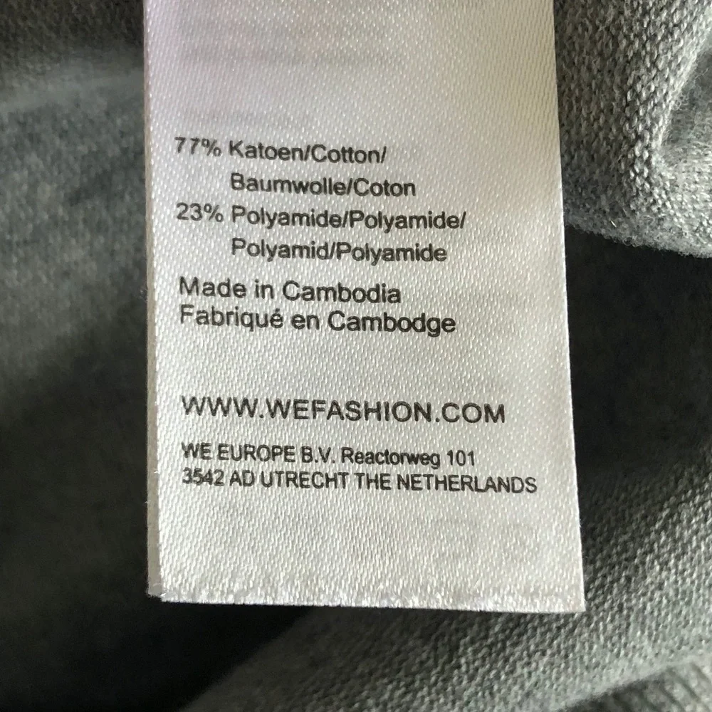 WE Fashions Netherland Dove Gray V Neck Sweater Men's size M NEW